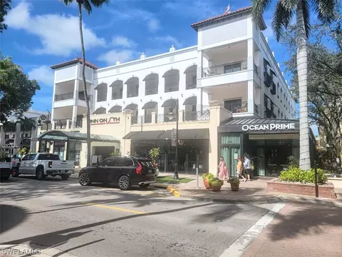Exterior - 322 Harbour Dr #208C, Naples, FL 34103 photo 4 of 11
