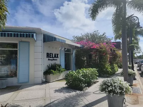 Exterior - 322 Harbour Dr #208C, Naples, FL 34103 photo 8 of 11