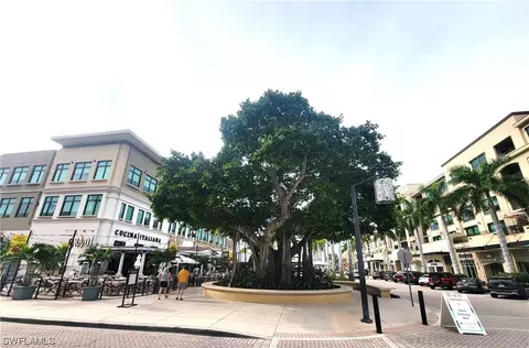 View/Area - 322 Harbour Dr #208C, Naples, FL 34103 photo 8 of 13