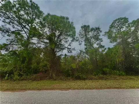 1043 Barcelona St E, Lehigh Acres, FL 33974