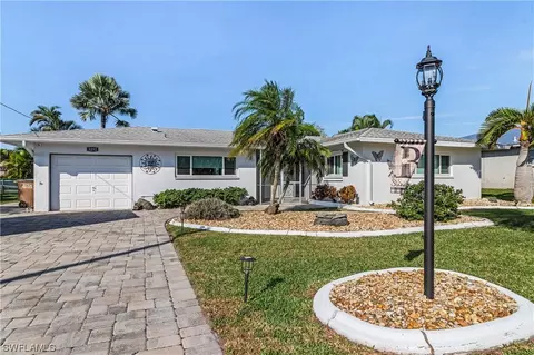 5252 Wisteria Ct, Cape Coral, FL 33904