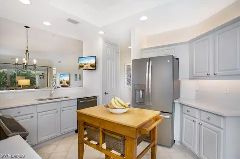 4800 Yacht Harbor Dr #811, Naples, FL 34112
