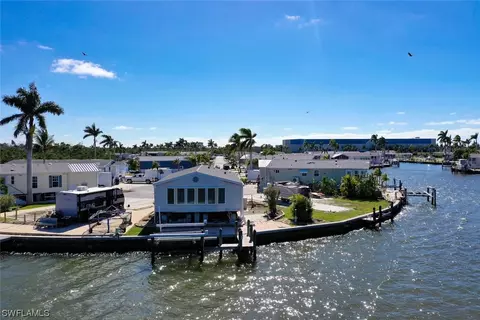 88 Blackbeard Way, Fort Myers Beach, FL 33931