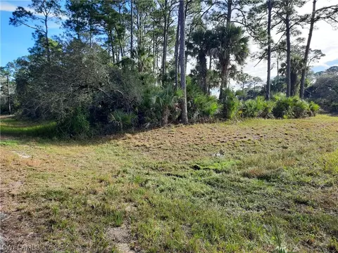 527 Sussex Ln, Labelle, FL 33935
