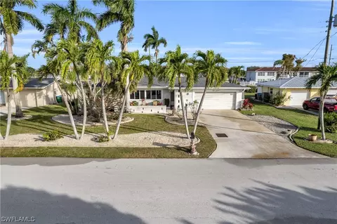 211 Santa Monica Ct, Cape Coral, FL 33904