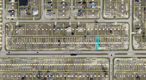 523 Diplomat Pkwy W, Cape Coral, FL 33993