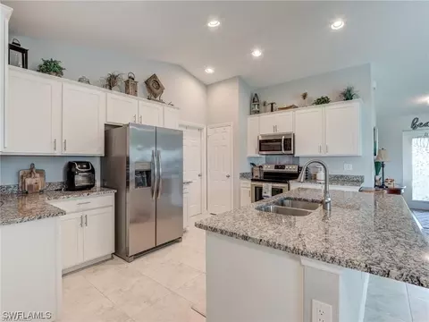 2200 NW 18th Ter, Cape Coral, FL 33993