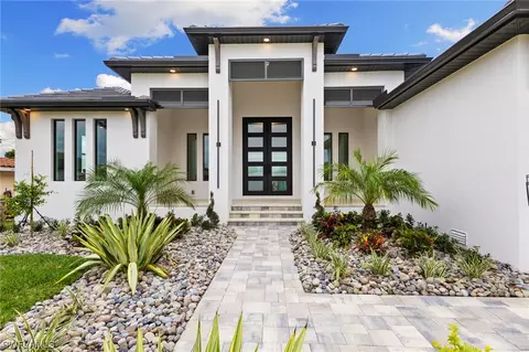 1110 Lorraine Ct, Cape Coral, FL 33904