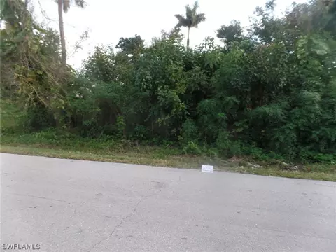 563 Sacramento St, North Fort Myers, FL 33903