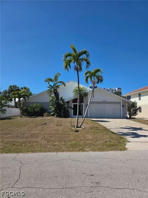 7864 Buccaneer Dr, Fort Myers Beach, FL 33931