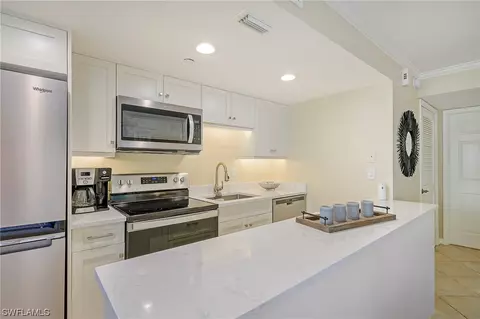 480 5th St S #104, Naples, FL 34102