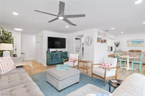 551 Peppertree Dr #4, Fort Myers, FL 33908