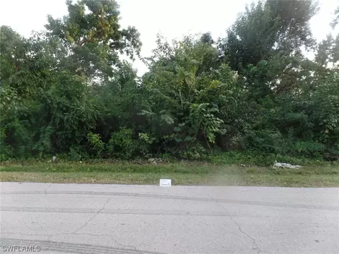 557 Sacramento St, North Fort Myers, FL 33903