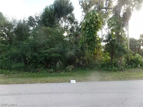 559 Sacramento St, North Fort Myers, FL 33903