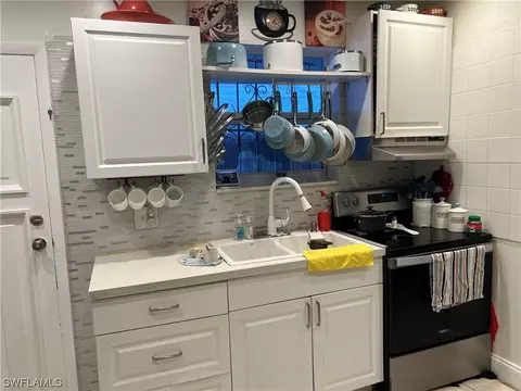 870 NW 18 Pl, Miami, FL 33125