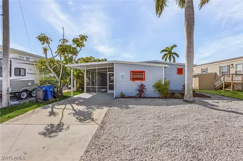3085 York Rd, Saint James City, FL 33956