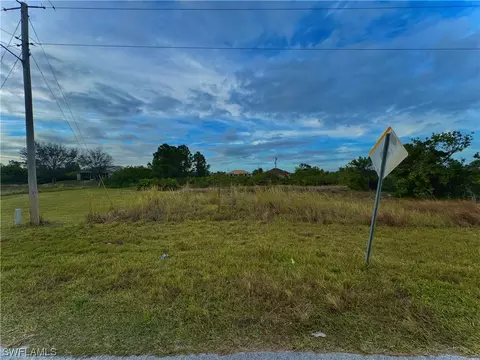 247-249 Pennfield St, Lehigh Acres, FL 33974