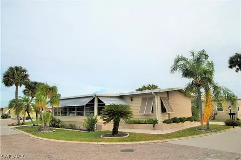 360 Middlecoff Ct, North Fort Myers, FL 33903