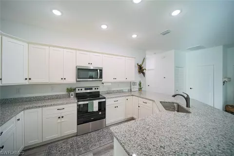 Kitchen - 7835 23rd Pl, Labelle, FL 33935 photo 2 of 5