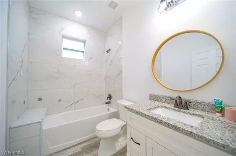 Bath - 7835 23rd Pl, Labelle, FL 33935 photo 3 of 3