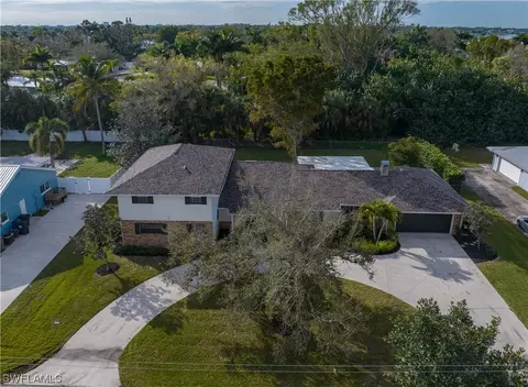 8511 Yorkshire Ln, Fort Myers, FL 33919