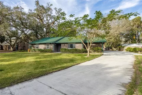 230 S Davis St, Labelle, FL 33935 photo 2