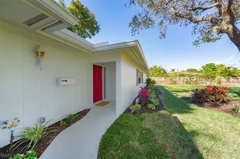 24 Crooked Ln #12, Naples, FL 34112