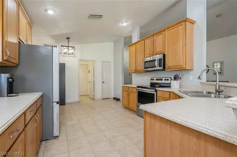 9705 Gladiolus Bulb Loop, Fort Myers, FL 33908