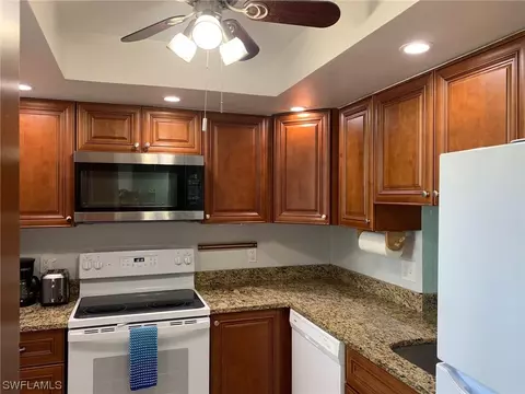 1724 Pine Valley Dr #111, Fort Myers, FL 33907
