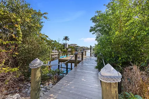 5448 Ann Arbor Dr, Bokeelia, FL 33922