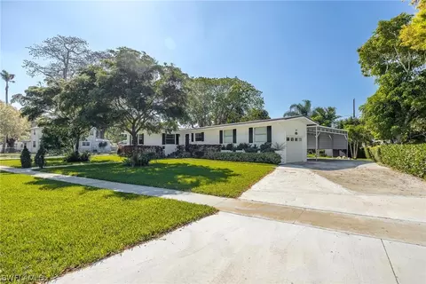 Exterior - 250 E Circle Dr, Clewiston, FL 33440 photo 3 of 10