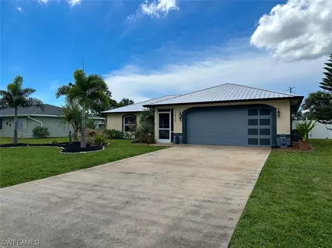 2926 Country Club Blvd, Cape Coral, FL 33904