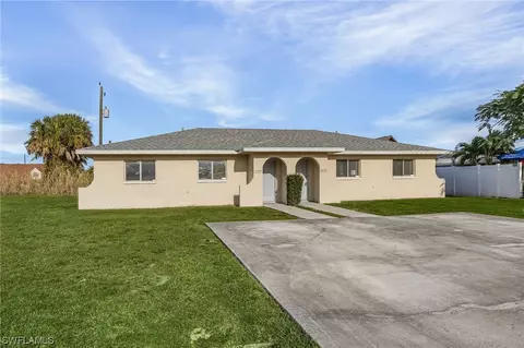 17539541 Dumont Dr, Fort Myers, FL 33967