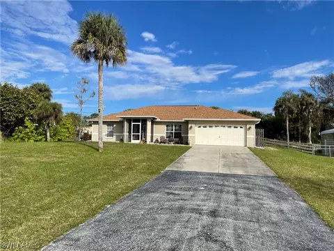 21791 Pearl St, Alva, FL 33920