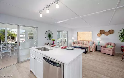 7 Poinsettia Dr, Fort Myers, FL 33905