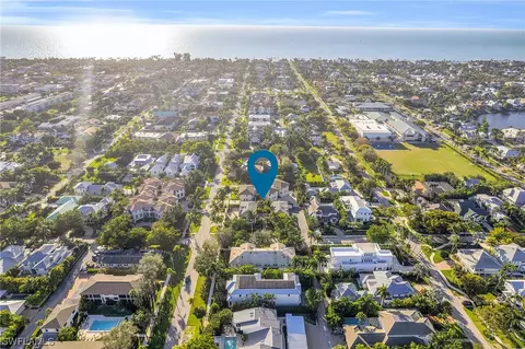 960 7th St S #204, Naples, FL 34102