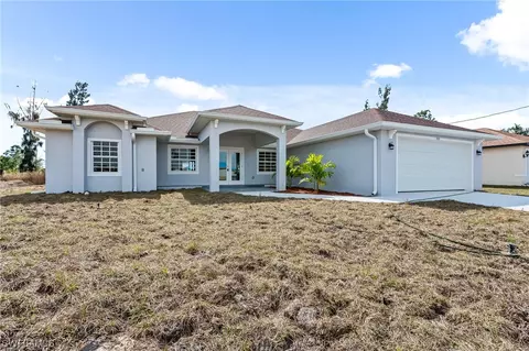 924 NE 34th Ln, Cape Coral, FL 33909