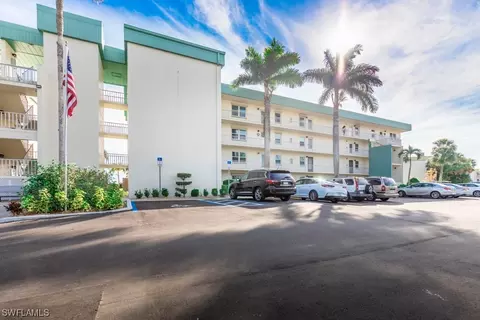 1660 Pine Valley Dr #402, Fort Myers, FL 33907