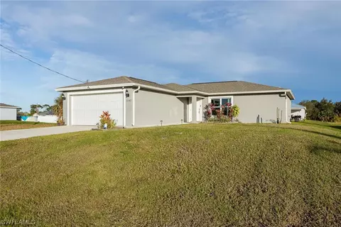 9040 Green Cir, Labelle, FL 33935