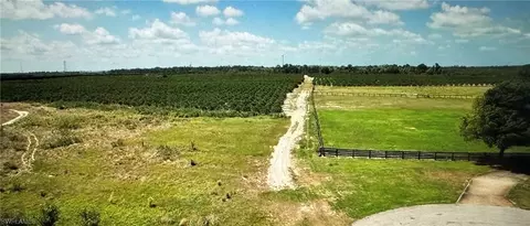 275 S Bear Pointe Dr, Lake Placid, FL 33852