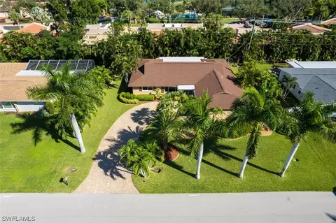 1033 N Town And River Dr, Fort Myers, FL 33919