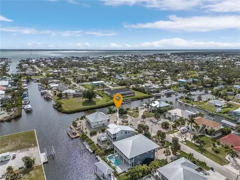 2672 Sanderling Ct, Saint James City, FL 33956
