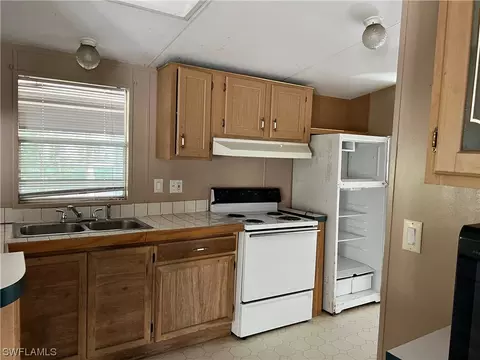 2020 Varsity Ter, Lorida, FL 33857 photo 9