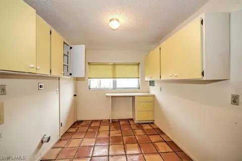 Kitchen - 5960 Copper Leaf Ln, Naples, FL 34116 photo 4 of 4