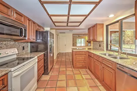 Kitchen - 5960 Copper Leaf Ln, Naples, FL 34116 photo 2 of 4