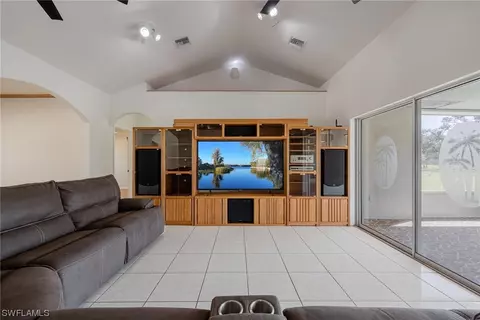 Living - 1299 Ivan Blvd, Labelle, FL 33935 photo 2 of 6