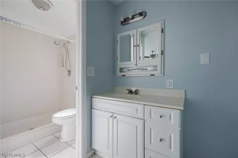 Bath - 1299 Ivan Blvd, Labelle, FL 33935 photo 5 of 5