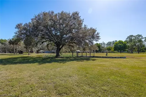 Exterior - 1299 Ivan Blvd, Labelle, FL 33935 photo 8 of 9