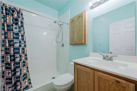 Bath - 1299 Ivan Blvd, Labelle, FL 33935 photo 4 of 5