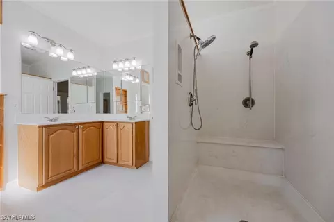 Bath - 1299 Ivan Blvd, Labelle, FL 33935 photo 2 of 5